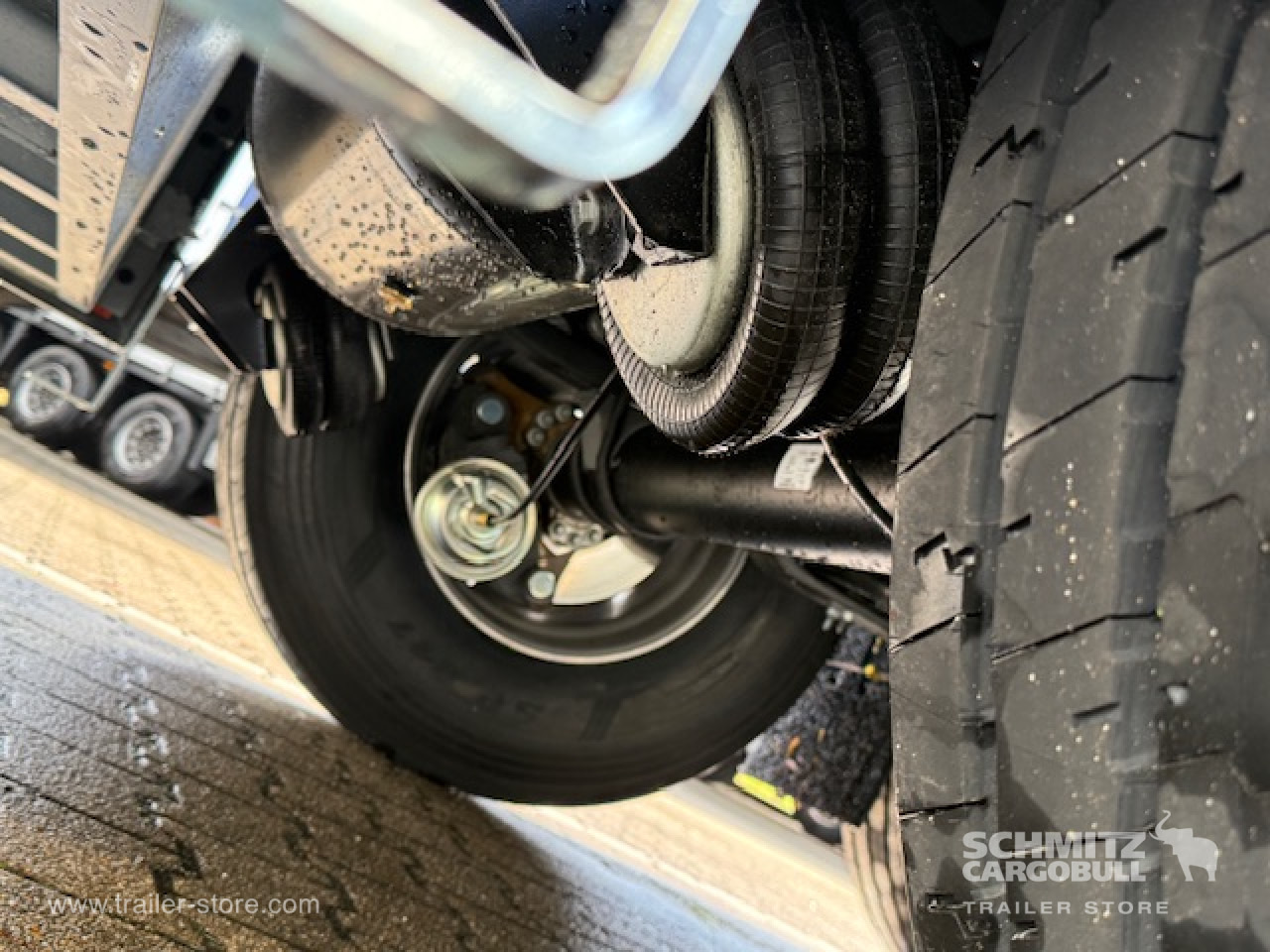 SCHMITZ Oplegger Vries Standard - Semirremolque isotérmico: foto 2 SCHMITZ Oplegger Vries Standard - Semirremolque isotérmico: foto 2