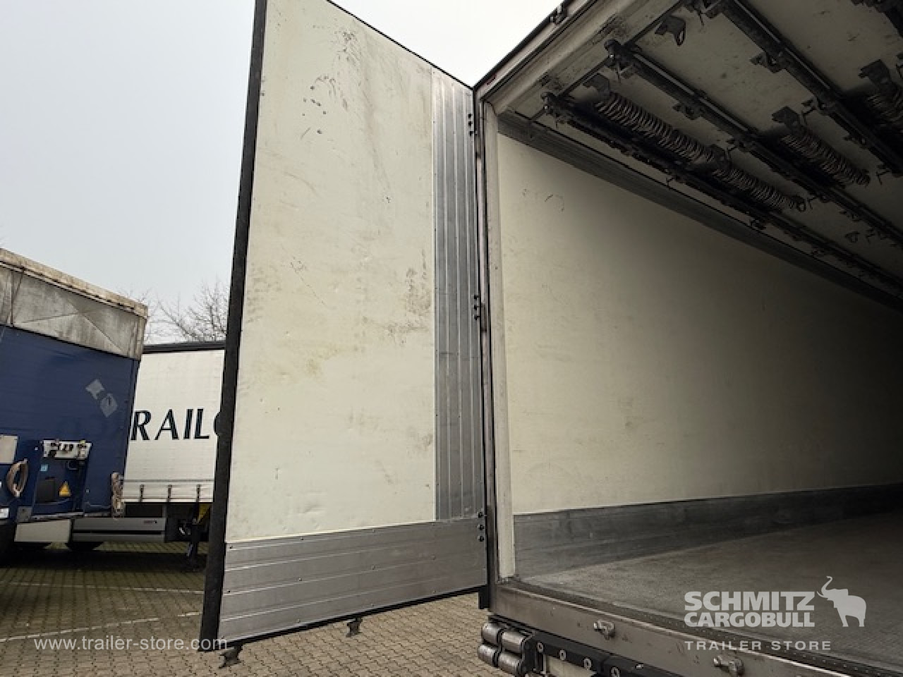 SCHMITZ Oplegger Vries Vleeshangwerk - Semirremolque isotérmico: foto 3 SCHMITZ Oplegger Vries Vleeshangwerk - Semirremolque isotérmico: foto 3