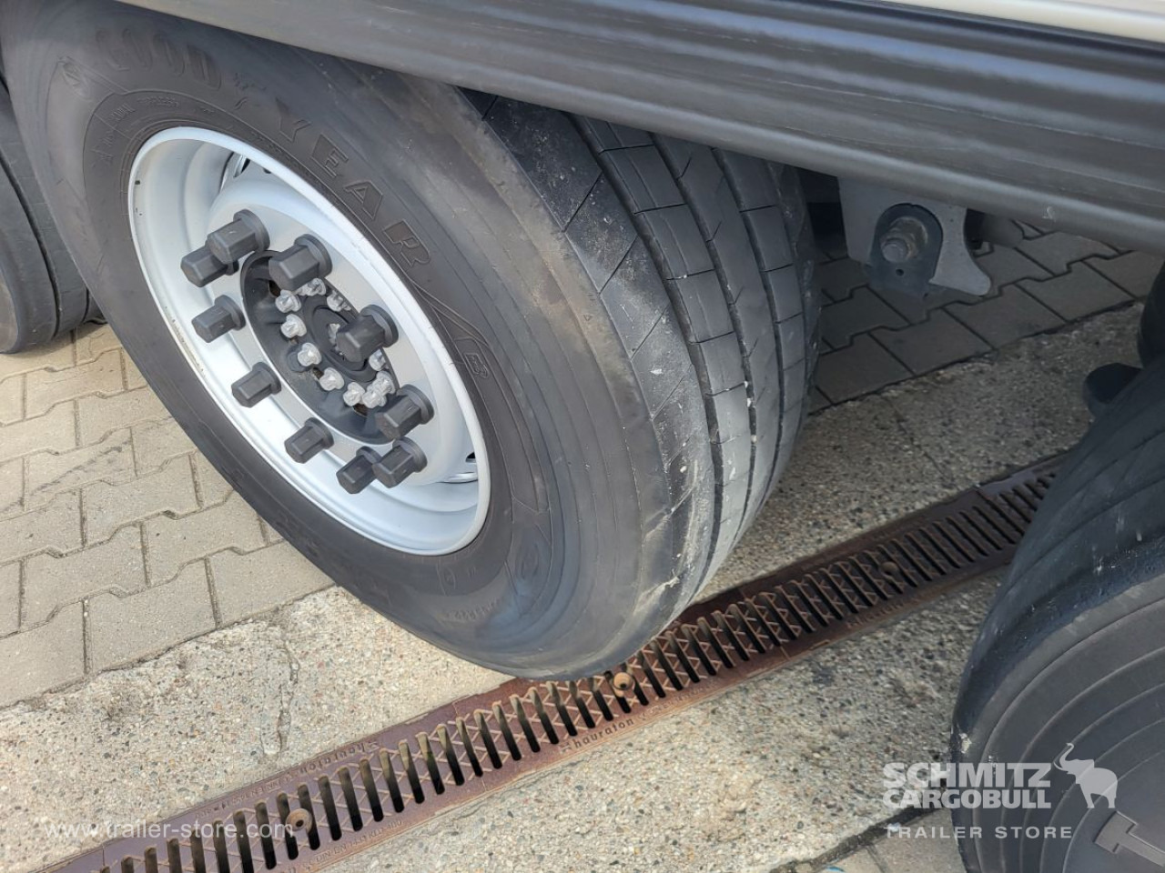 SCHMITZ Reefer flowertransport - Semirremolque isotérmico: foto 4 SCHMITZ Reefer flowertransport - Semirremolque isotérmico: foto 4