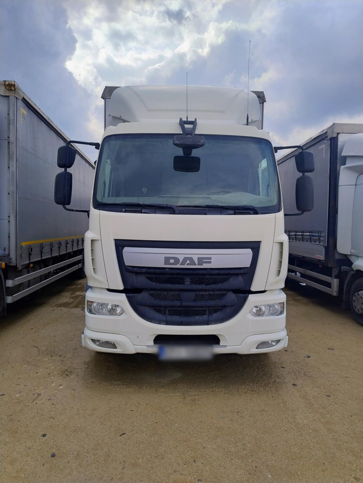 DAF LF 250 / Curtainsider 18 EPAL / sleeping cab - Camión lona: foto 2 DAF LF 250 / Curtainsider 18 EPAL / sleeping cab - Camión lona: foto 2