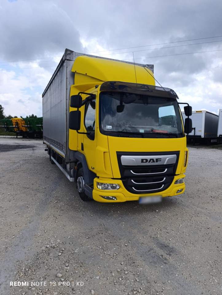 DAF LF 260 / Curtainsider 18 EPAL / sleeper cab - Camión lona: foto 2 DAF LF 260 / Curtainsider 18 EPAL / sleeper cab - Camión lona: foto 2