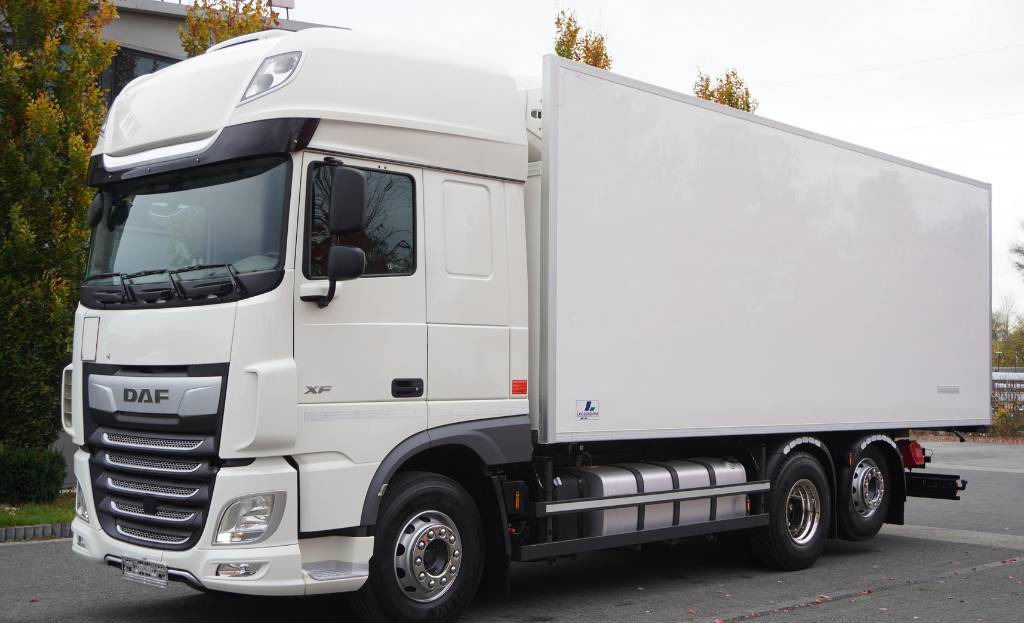 Camión frigorífico DAF XF 450 6×2 E6 / Refrigerator Lacapitaine / ATP/FRC to 2027 / 18 pallets: foto 1