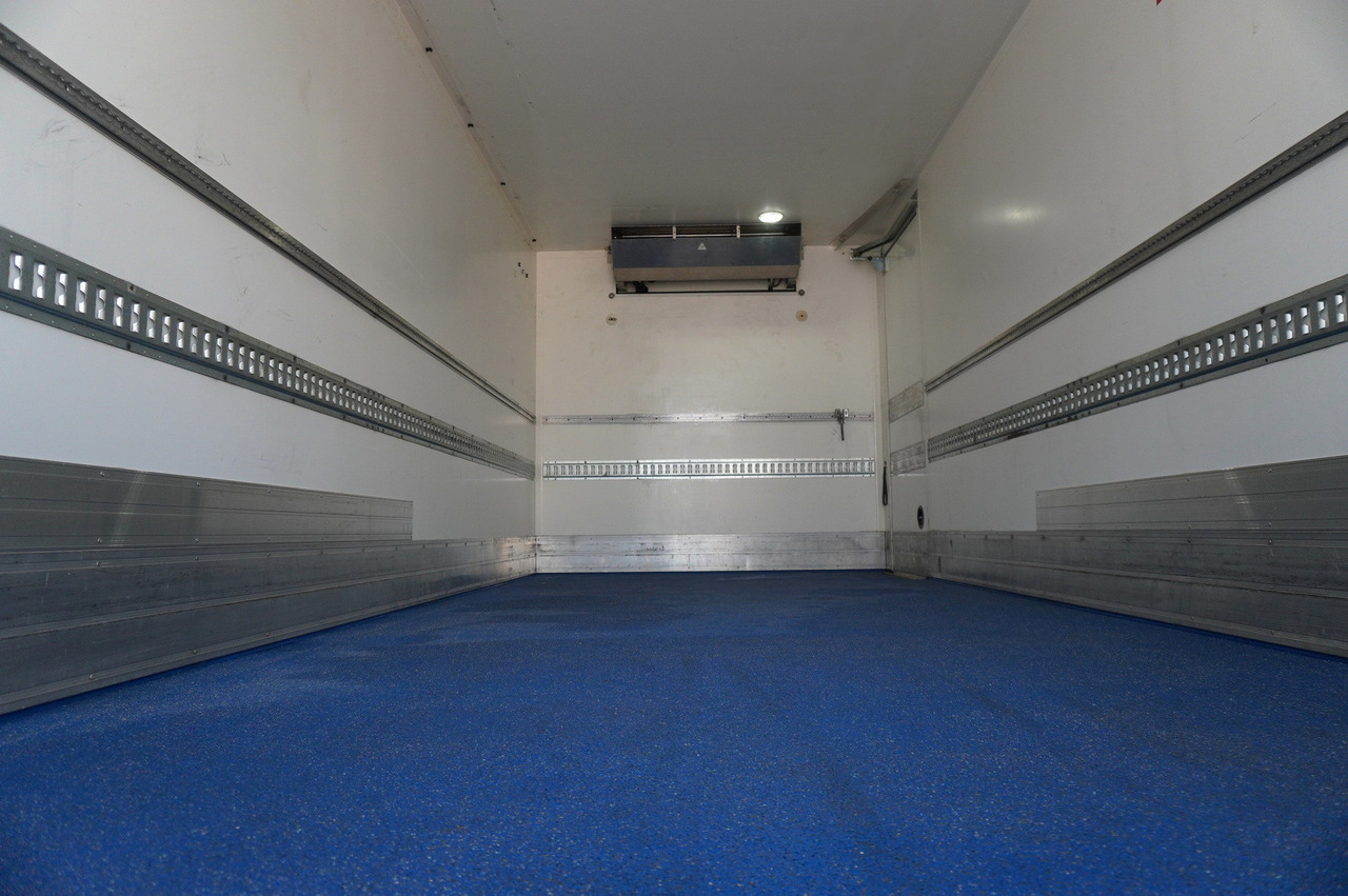 IVECO Eurocargo 100-190 4x2 E6 / Refrigerator / Dhollandia 1.5 T - Camión frigorífico: foto 5 IVECO Eurocargo 100-190 4x2 E6 / Refrigerator / Dhollandia 1.5 T - Camión frigorífico: foto 5