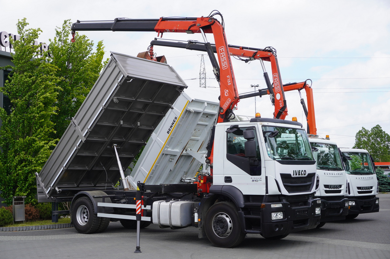IVECO Stralis 310 E6 / NEW 3-sided tipper / Fassi F135 crane with remote control - Camión grúa: foto 2 IVECO Stralis 310 E6 / NEW 3-sided tipper / Fassi F135 crane with remote control - Camión grúa: foto 2