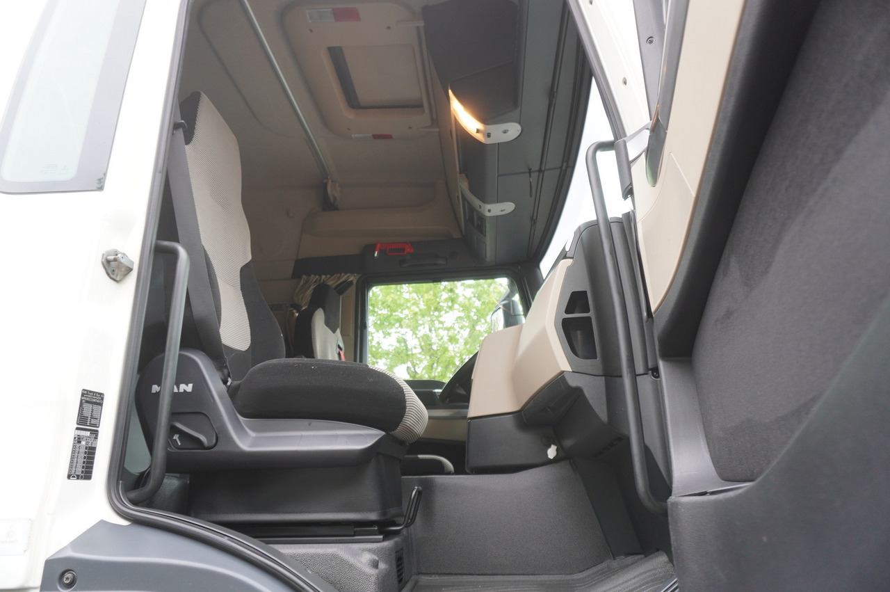 Camión cisterna MAN TGS 35.420 8×2 / NEW septic barrel 13000 L / 3 steered axles: foto 28