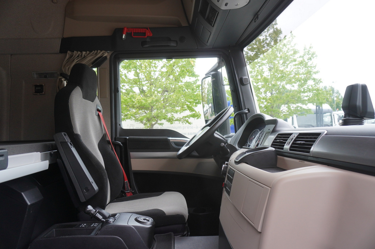 Camión cisterna MAN TGS 35.420 8×2 / NEW septic barrel 13000 L / 3 steered axles: foto 27