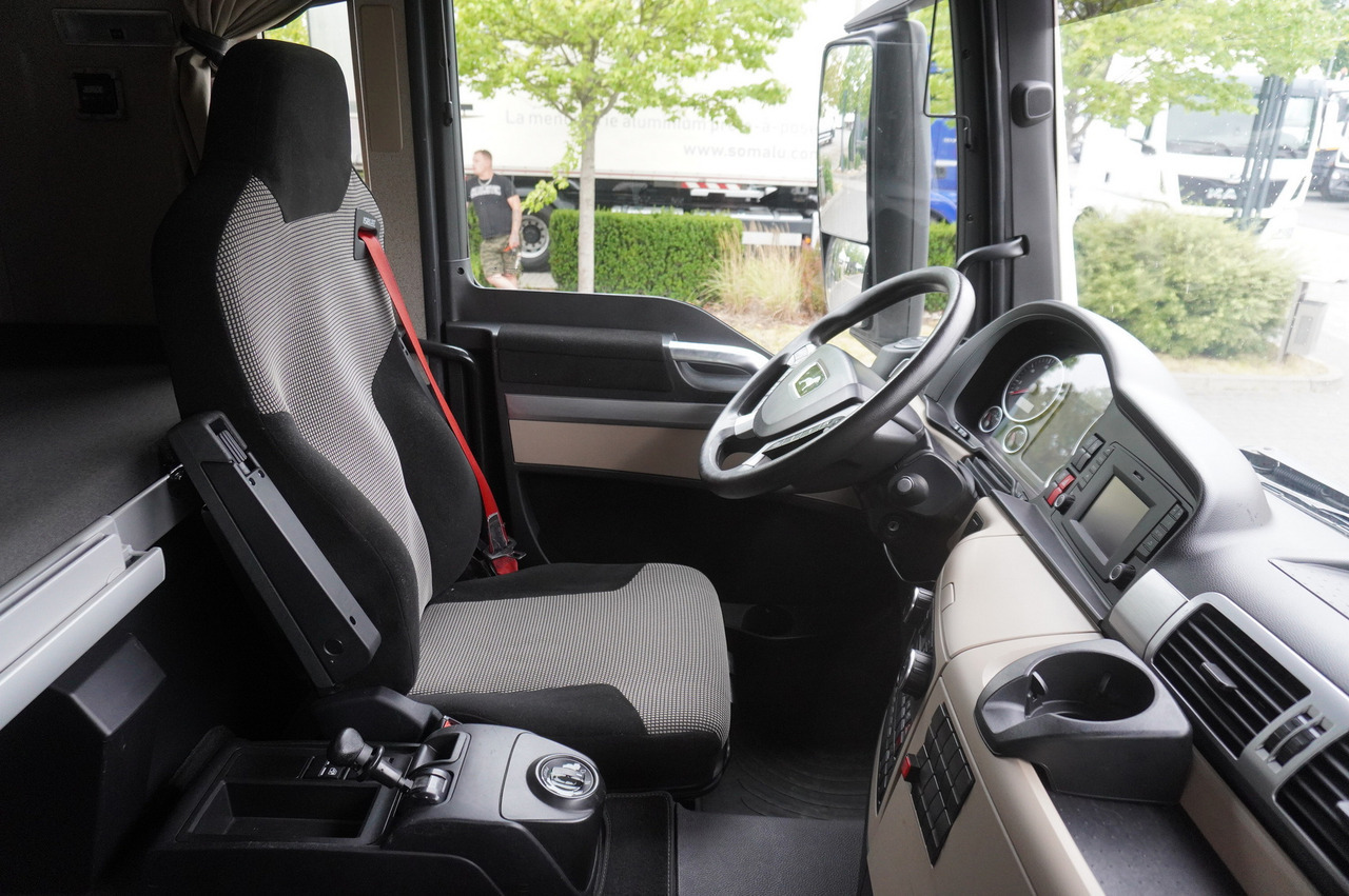 Camión cisterna MAN TGS 35.420 8×2 / NEW septic barrel 13000 L / 3 steered axles: foto 24