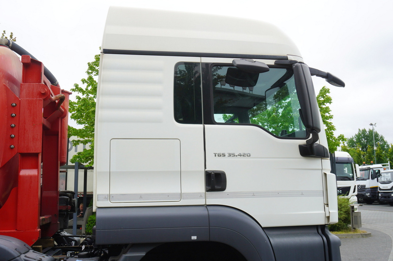 Camión cisterna MAN TGS 35.420 8×2 / NEW septic barrel 13000 L / 3 steered axles: foto 15