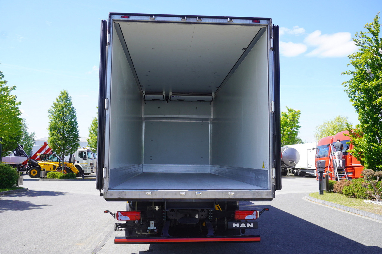 MAN TGX 26.510 / 2022 / NEW Krone bitemperature refrigerated truck / Carrier Supra 850 MT / 4 units - Camión frigorífico: foto 4 MAN TGX 26.510 / 2022 / NEW Krone bitemperature refrigerated truck / Carrier Supra 850 MT / 4 units - Camión frigorífico: foto 4