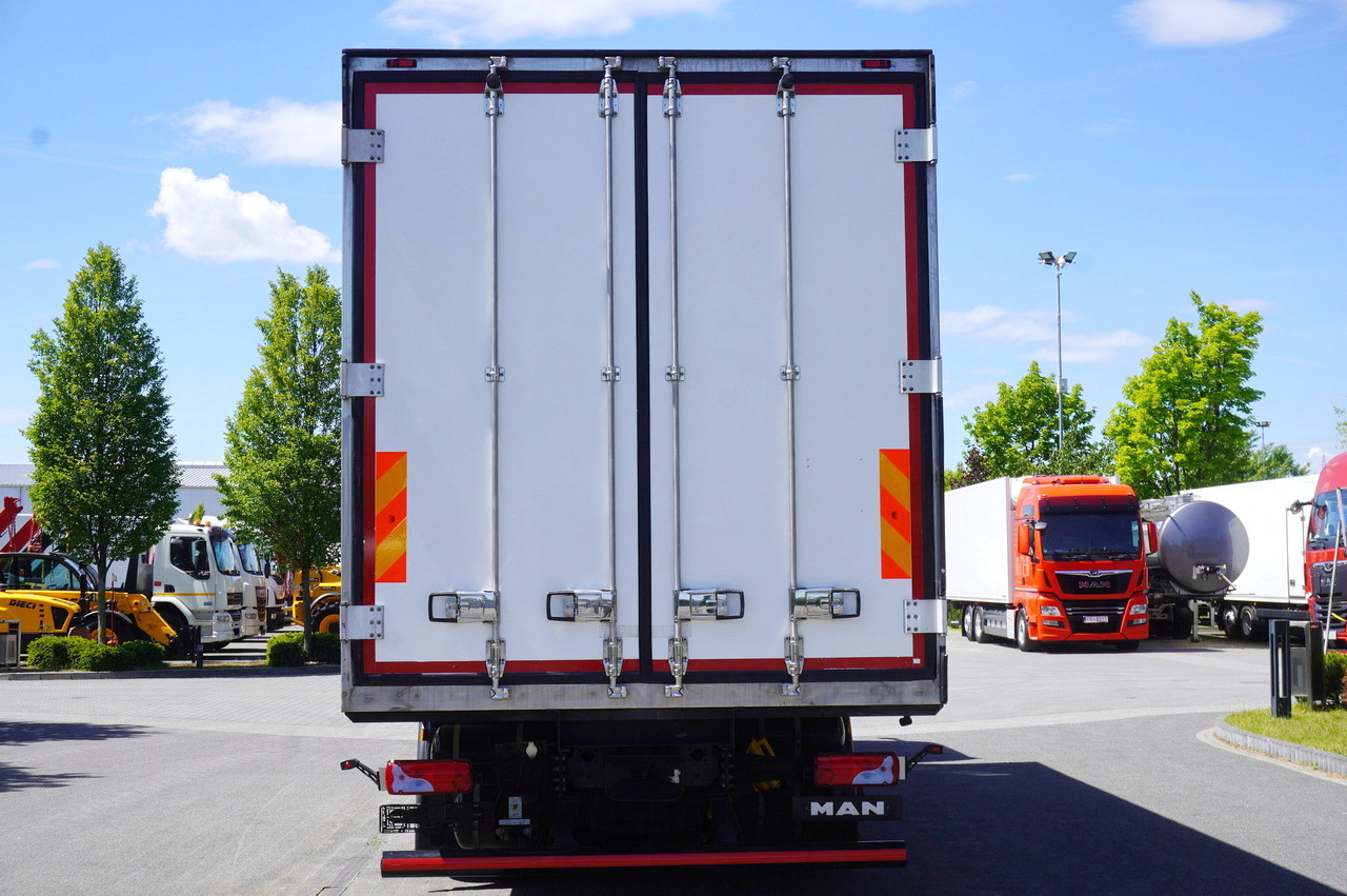 MAN TGX 26.510 / 2022 / NEW Krone bitemperature refrigerated truck / Carrier Supra 850 MT / 4 units - Camión frigorífico: foto 3 MAN TGX 26.510 / 2022 / NEW Krone bitemperature refrigerated truck / Carrier Supra 850 MT / 4 units - Camión frigorífico: foto 3