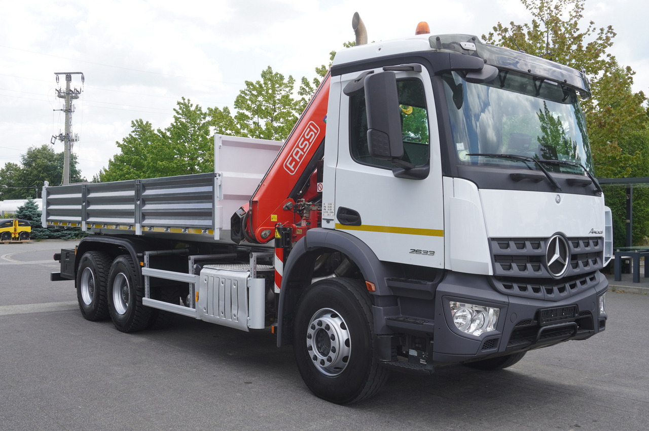 Camión caja abierta, Camión grúa MERCEDES-BENZ AROCS 2633 6x4 / 5.5 T crane FASSI F135 / Tipper 15 EPAL: foto 10