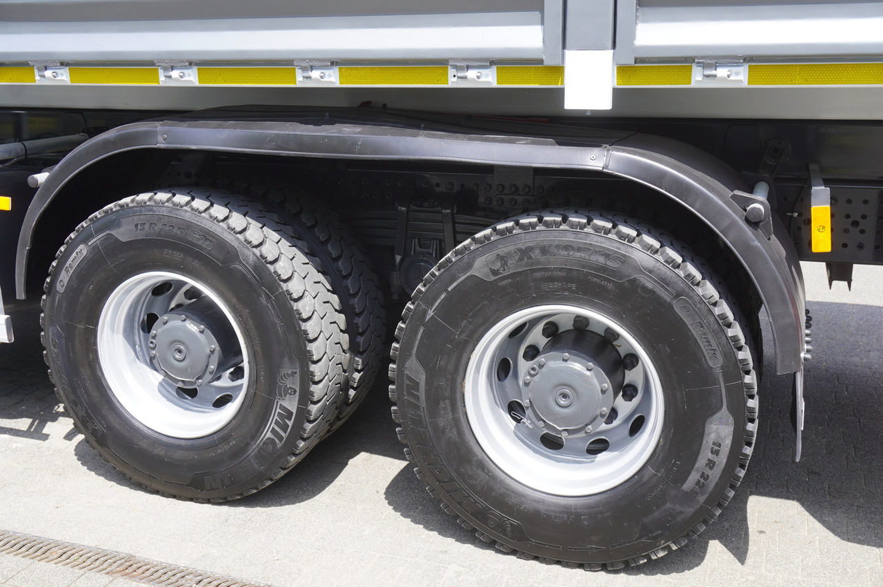 Camión caja abierta, Camión grúa MERCEDES-BENZ AROCS 2633 6x4 / 5.5 T crane FASSI F135 / Tipper 15 EPAL: foto 16
