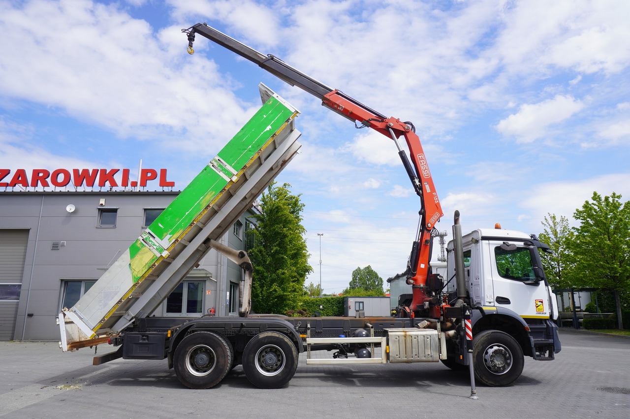 MERCEDES-BENZ AROCS 2633 6x4 / 5.5 T crane FASSI F135 / Tipper 15 EPAL - Camión grúa: foto 4 MERCEDES-BENZ AROCS 2633 6x4 / 5.5 T crane FASSI F135 / Tipper 15 EPAL - Camión grúa: foto 4