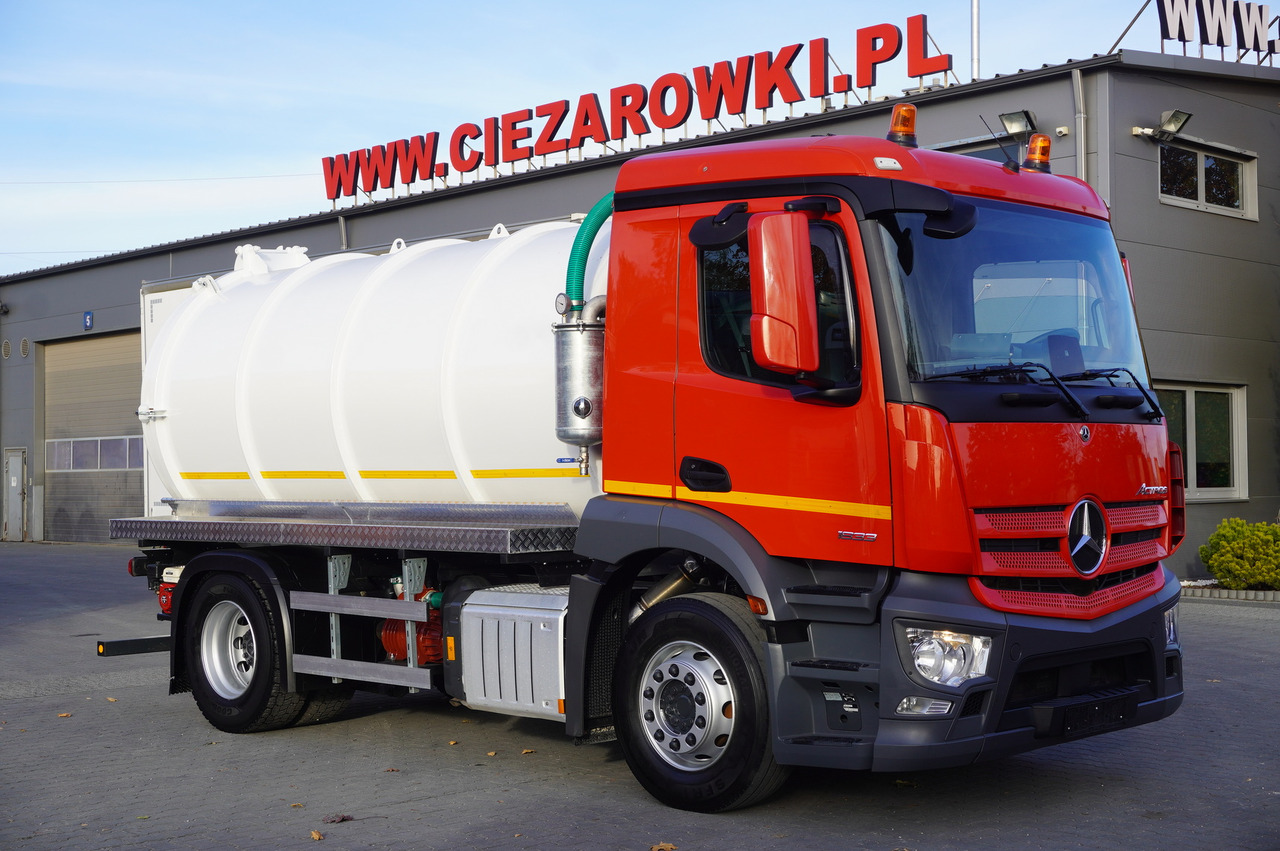 MERCEDES-BENZ Actros 1833 / 260 tho. km / NEW septic tank 11000 l - Camión cisterna: foto 1 MERCEDES-BENZ Actros 1833 / 260 tho. km / NEW septic tank 11000 l - Camión cisterna: foto 1