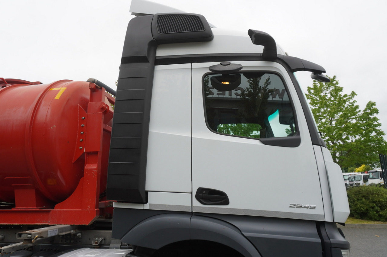 Camión cisterna MERCEDES-BENZ Actros 2545 6 × 2 MP5 / NEW septic barrel 13000 L: foto 27