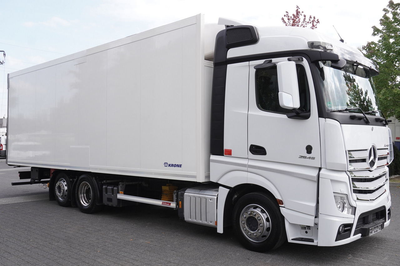 MERCEDES-BENZ Actros 2545 MP5 6×2 E6 / KRONE REFRIGERATOR 40 pallets Bitemperature Doppelstock / high 2.7m - Camión frigorífico: foto 2 MERCEDES-BENZ Actros 2545 MP5 6×2 E6 / KRONE REFRIGERATOR 40 pallets Bitemperature Doppelstock / high 2.7m - Camión frigorífico: foto 2