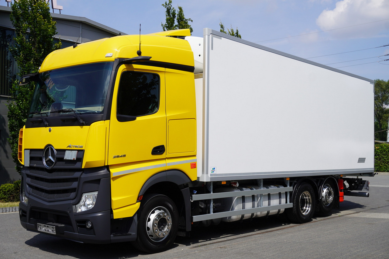 MERCEDES-BENZ Actros 2545 MP5 6×2 E6 / NEW Igloocar refrigerator / 19 pallets - Camión frigorífico: foto 1 MERCEDES-BENZ Actros 2545 MP5 6×2 E6 / NEW Igloocar refrigerator / 19 pallets - Camión frigorífico: foto 1