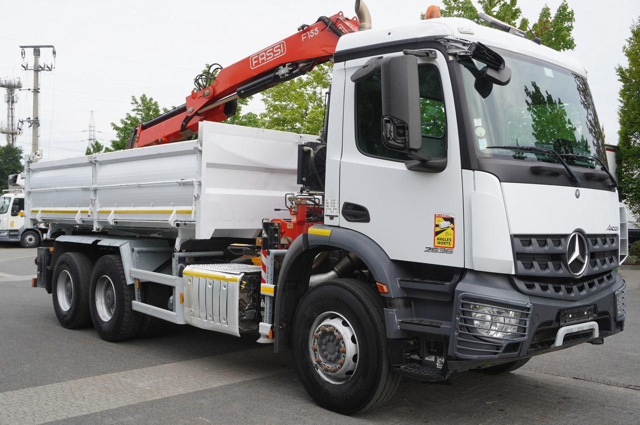 Camión volquete, Camión grúa MERCEDES-BENZ Arocs 2636 / 6x4 / HDS Fassi / 3-Way Tipper / Bortmatic: foto 18