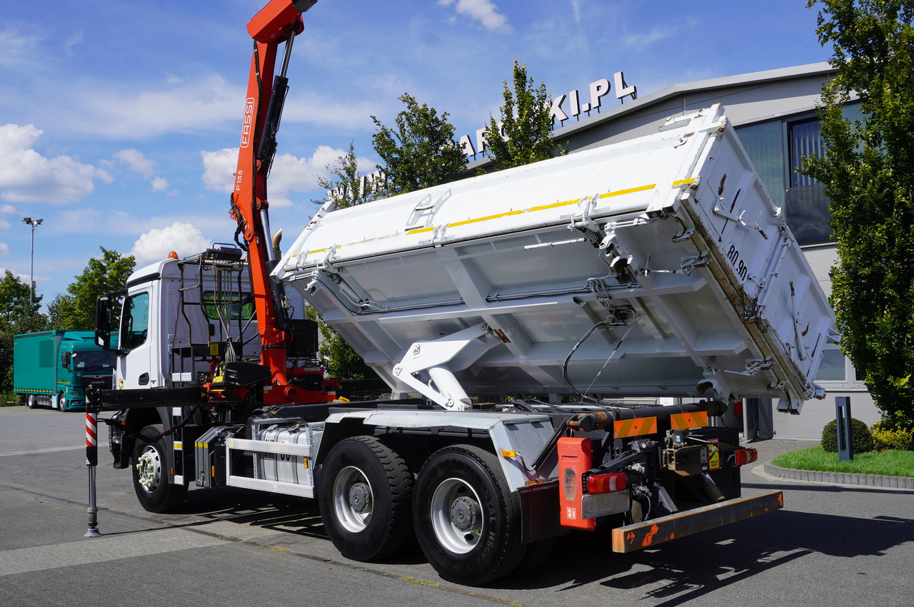 Camión volquete, Camión grúa MERCEDES-BENZ Arocs 2636 / 6x4 / HDS Fassi / 3-Way Tipper / Bortmatic: foto 11