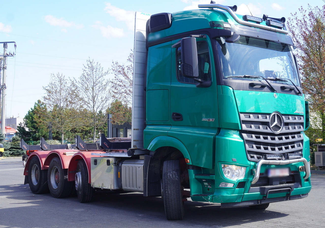 Mercedes-Benz Arocs 3563 8 × 4 / 630 HP / steered axle / Logging superstructure - Camión grúa: foto 1 Mercedes-Benz Arocs 3563 8 × 4 / 630 HP / steered axle / Logging superstructure - Camión grúa: foto 1