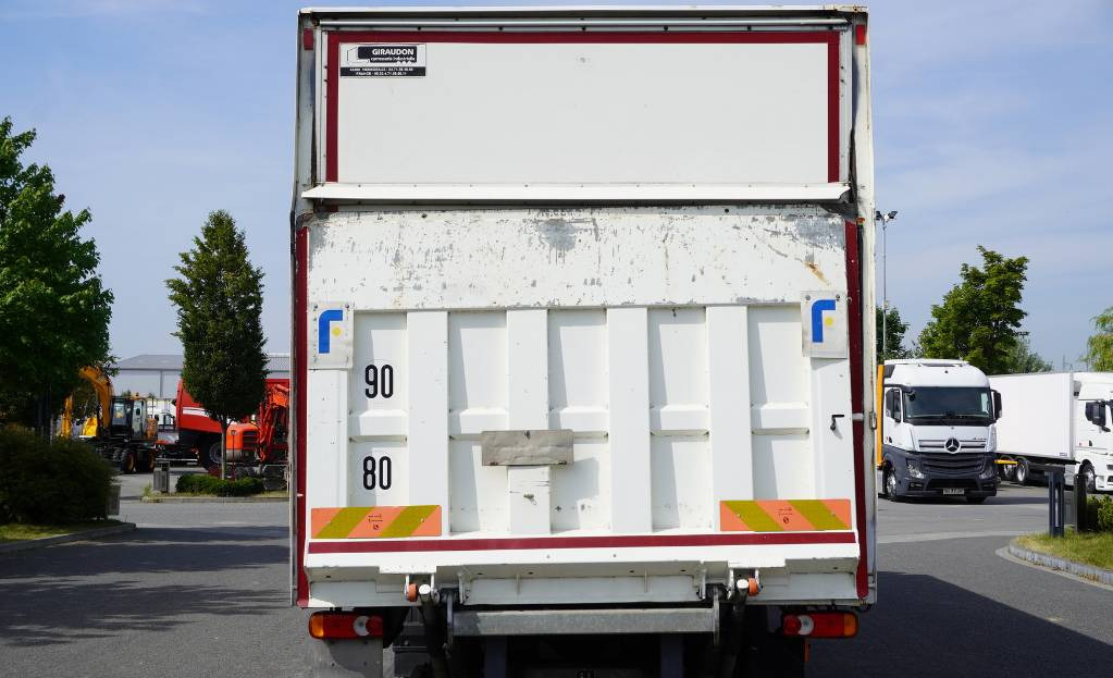 RENAULT D12 E6 / Container 18 pallets / tail lift - Camión caja cerrada: foto 4 RENAULT D12 E6 / Container 18 pallets / tail lift - Camión caja cerrada: foto 4
