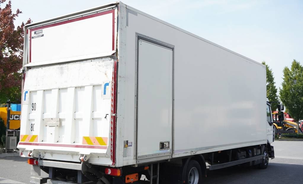 RENAULT D12 E6 / Container 18 pallets / tail lift - Camión caja cerrada: foto 5 RENAULT D12 E6 / Container 18 pallets / tail lift - Camión caja cerrada: foto 5