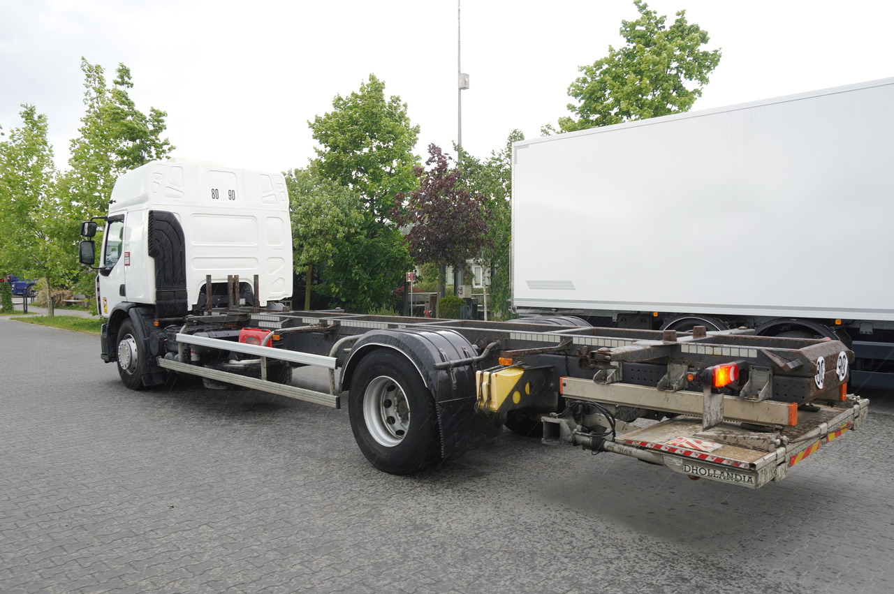 RENAULT D19 Wide Glob / BDF / load capacity 11t / 280 thousand km / tail lift - Camión chasis: foto 3 RENAULT D19 Wide Glob / BDF / load capacity 11t / 280 thousand km / tail lift - Camión chasis: foto 3