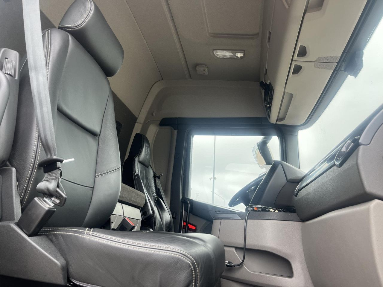 Camión chasis SCANIA R560 B8x4*4 / Chassis / sleeper cab / Power take-off: foto 12