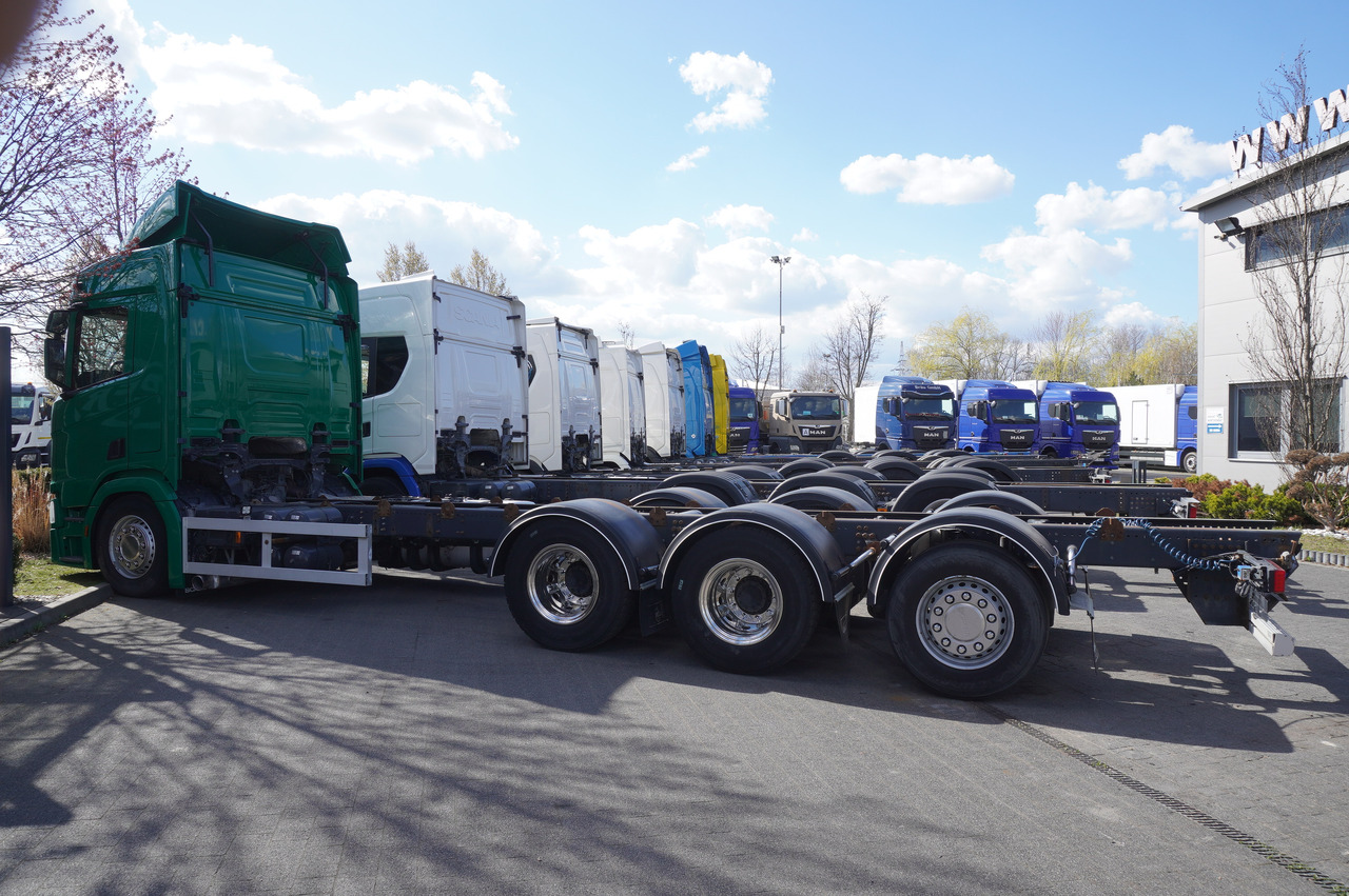 SCANIA R650 V8 / 650 HP/ frame 8.8 m / steered 4th axis / 20 units - Camión grúa: foto 3 SCANIA R650 V8 / 650 HP/ frame 8.8 m / steered 4th axis / 20 units - Camión grúa: foto 3