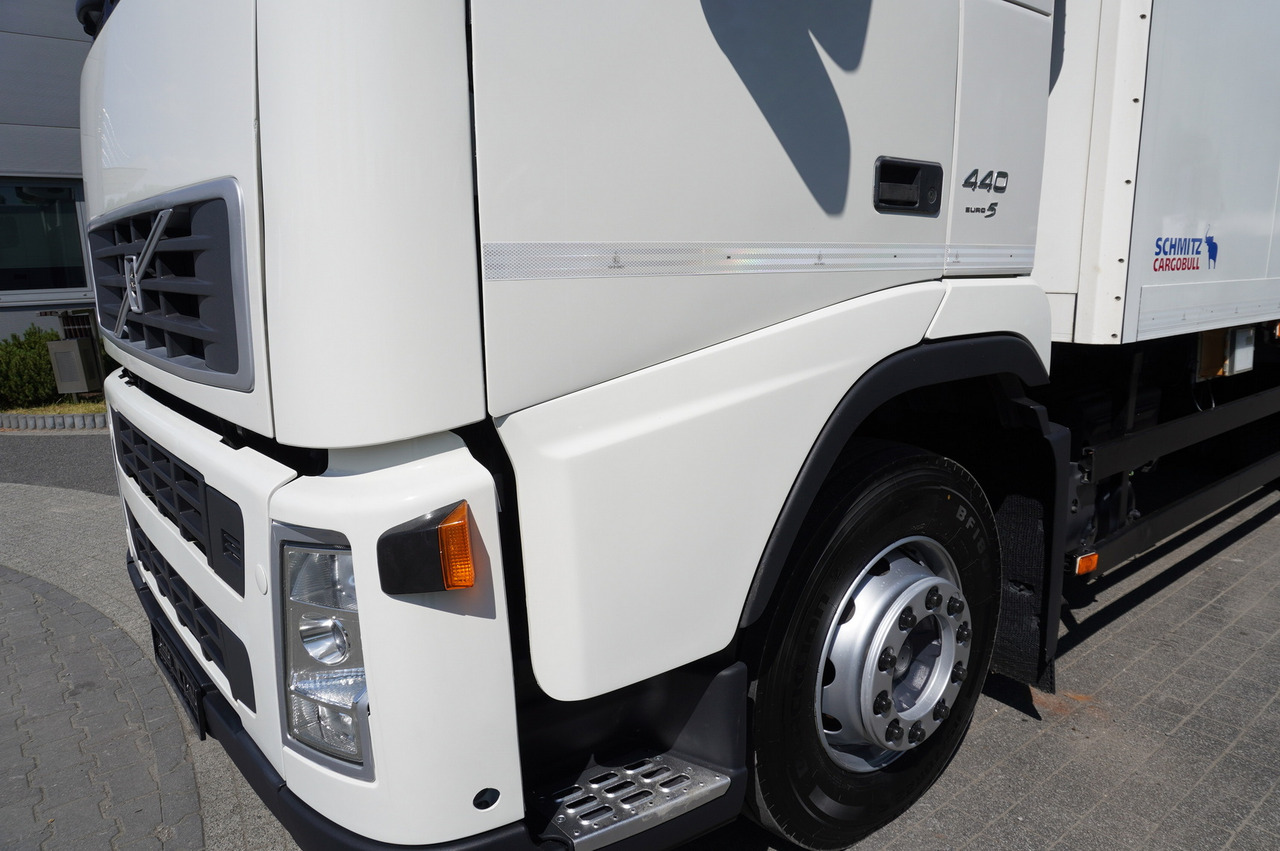 Camión frigorífico VOLVO FH 440 E5 6×2 Schmitz Refrigerator – pass-through Set 38 pallets: foto 11