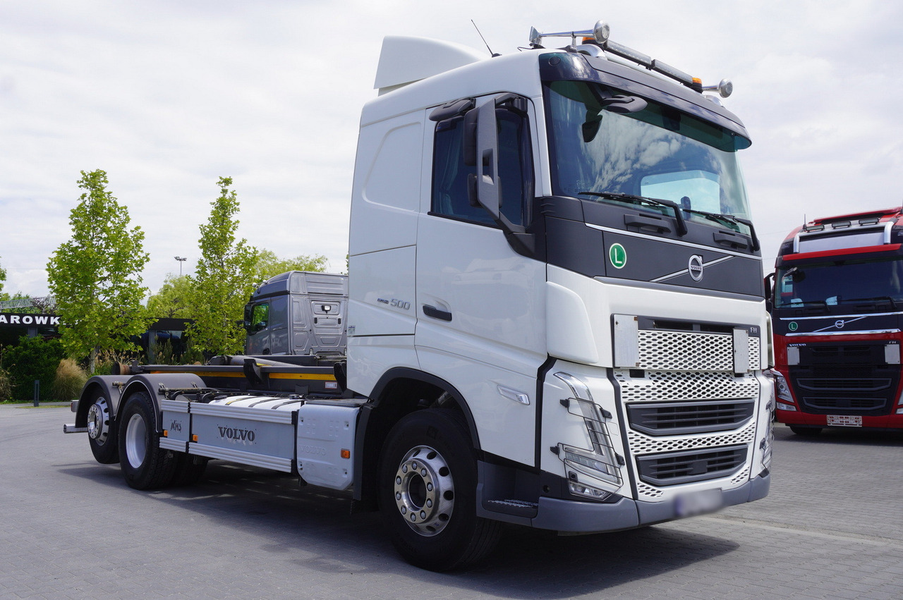 VOLVO FH 500 / VDL hooklift 21 tons / 2022 / steering 3d axle / 2 units - Camión multibasculante: foto 2 VOLVO FH 500 / VDL hooklift 21 tons / 2022 / steering 3d axle / 2 units - Camión multibasculante: foto 2