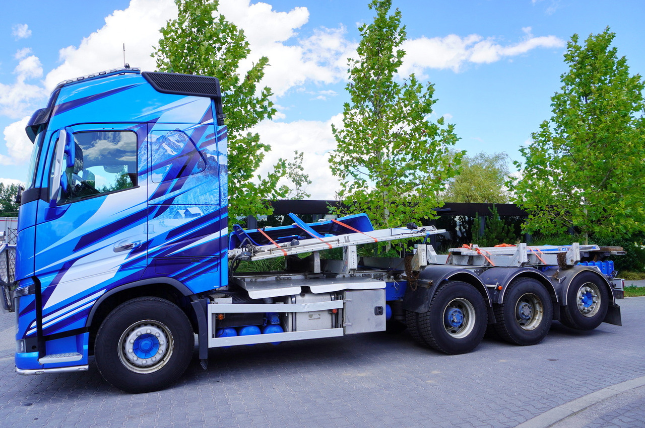 VOLVO FH16 750 8x4 / ALUCAR stanchion superstructure / 7.6 m chassis / Steered axle - Camión chasis: foto 3 VOLVO FH16 750 8x4 / ALUCAR stanchion superstructure / 7.6 m chassis / Steered axle - Camión chasis: foto 3