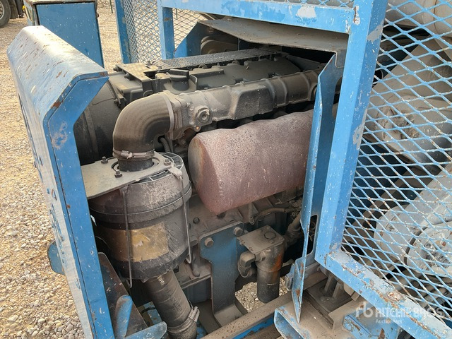 2001 Genie GS4390RT 4x4 Diesel Scissor Lift - Plataforma de tijeras: foto 4 2001 Genie GS4390RT 4x4 Diesel Scissor Lift - Plataforma de tijeras: foto 4