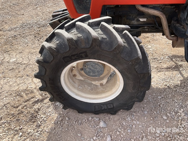 2001 Valtra 3500-4C 4WD Tractor - Tractor: foto 5 2001 Valtra 3500-4C 4WD Tractor - Tractor: foto 5