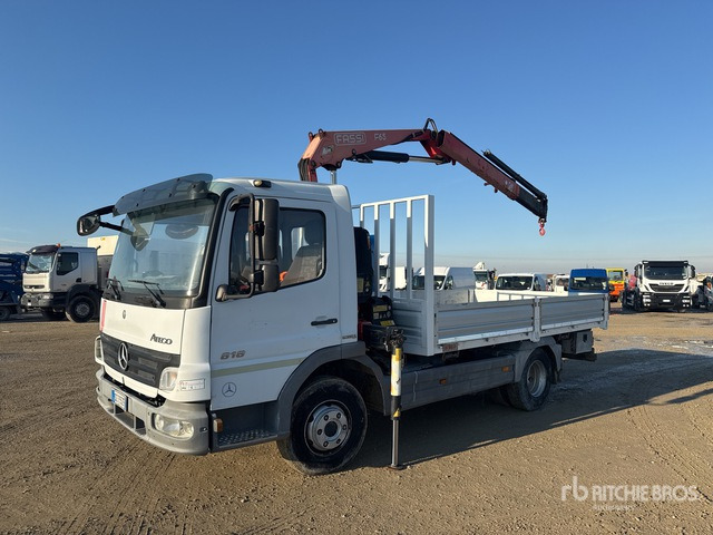 2009 Mercedes-Benz MB 818 K 2009 Fassi F65A.23 2710 kg on 4x2 Flatbed Truck with Crane - Camión caja abierta, Camión grúa: foto 1 2009 Mercedes-Benz MB 818 K 2009 Fassi F65A.23 2710 kg on 4x2 Flatbed Truck with Crane - Camión caja abierta, Camión grúa: foto 1