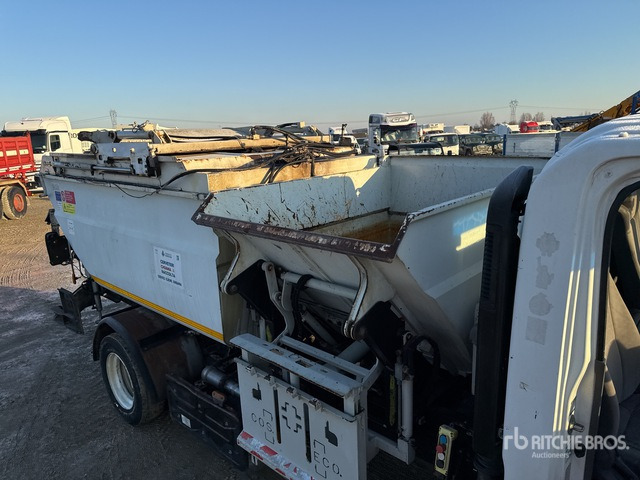 2015 Isuzu P75 Waste Collection Truck - Camión de basura: foto 4 2015 Isuzu P75 Waste Collection Truck - Camión de basura: foto 4