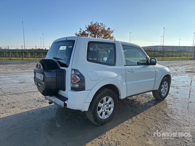 2016 Mitsubishi Pajero 3.2 SWB 4WD SUV - SUV/ Todoterreno: foto 3 2016 Mitsubishi Pajero 3.2 SWB 4WD SUV - SUV/ Todoterreno: foto 3