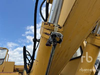 Excavadora de ruedas CAT 214BFT: foto 12