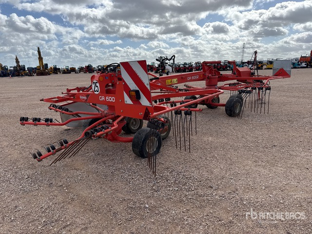 2012 Kuhn GA 6002 6 m Semi-Mount 2 Rotor Andaineur Hay Rake - Henificadora: foto 4 2012 Kuhn GA 6002 6 m Semi-Mount 2 Rotor Andaineur Hay Rake - Henificadora: foto 4