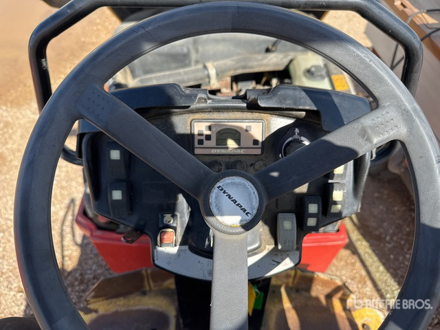 2013 Dynapac CC1300 Compacteur Vibrant Tandem Double Drum Roller - Apisonadora de asfalto: foto 3 2013 Dynapac CC1300 Compacteur Vibrant Tandem Double Drum Roller - Apisonadora de asfalto: foto 3
