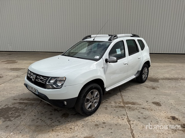 2015 DACIA Duster 4x4 Vehicule Utilitaire Cargo Van - Coche: foto 1 2015 DACIA Duster 4x4 Vehicule Utilitaire Cargo Van - Coche: foto 1