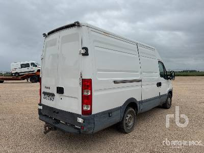 IVECO DAILY 35S12 Vehicule Utilitaire (Inoperable) - Furgón: foto 3 IVECO DAILY 35S12 Vehicule Utilitaire (Inoperable) - Furgón: foto 3