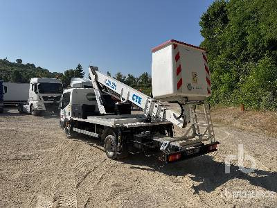 NISSAN CABSTAR 35.12 2013 CTE 201PRO H 19 m on 4x2 C ... - Camión con plataforma elevadora: foto 2 NISSAN CABSTAR 35.12 2013 CTE 201PRO H 19 m on 4x2 C ... - Camión con plataforma elevadora: foto 2