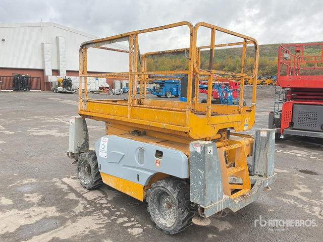 2014 Haulotte Compact 10DX 4x4 Diesel Scissor Lift - Plataforma de tijeras: foto 3 2014 Haulotte Compact 10DX 4x4 Diesel Scissor Lift - Plataforma de tijeras: foto 3