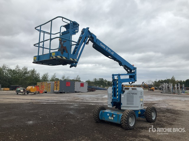 2015 Genie Z34/22 4WD Diesel Articulating Boom Lift - Plataforma articulada: foto 1 2015 Genie Z34/22 4WD Diesel Articulating Boom Lift - Plataforma articulada: foto 1