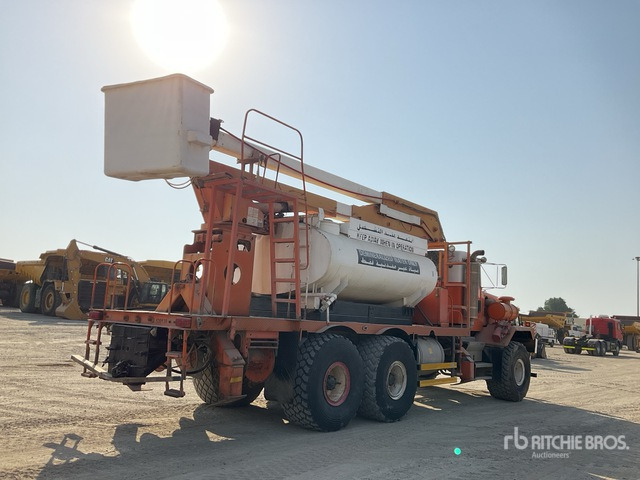 1995 Kenworth C500B 6x6 w/ Water Tank Bucket Truck - Camión con plataforma elevadora: foto 3 1995 Kenworth C500B 6x6 w/ Water Tank Bucket Truck - Camión con plataforma elevadora: foto 3