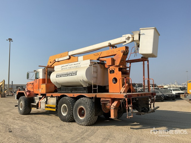 1995 Kenworth C500B 6x6 w/ Water Tank Bucket Truck - Camión con plataforma elevadora: foto 4 1995 Kenworth C500B 6x6 w/ Water Tank Bucket Truck - Camión con plataforma elevadora: foto 4