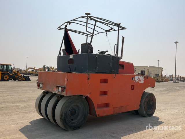 2001 Hamm GRW18 8 Wheel Pneumatic Roller - Desbrozadora de martillos/ Trituradora: foto 3 2001 Hamm GRW18 8 Wheel Pneumatic Roller - Desbrozadora de martillos/ Trituradora: foto 3