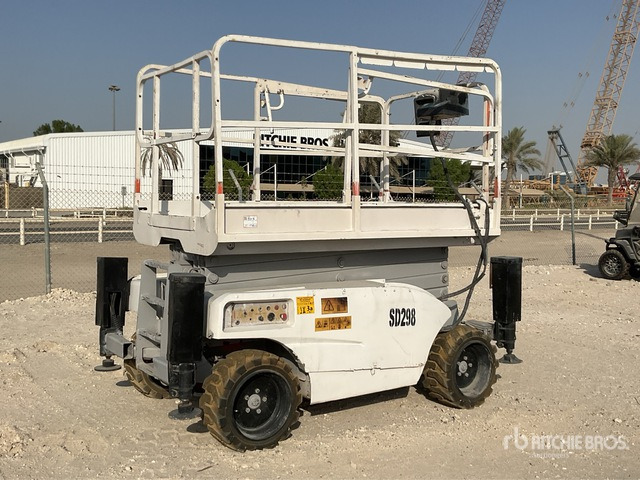 2004 Haulotte Compact 12DX 4x4 Diesel Scissor Lift - Plataforma de tijeras: foto 2 2004 Haulotte Compact 12DX 4x4 Diesel Scissor Lift - Plataforma de tijeras: foto 2