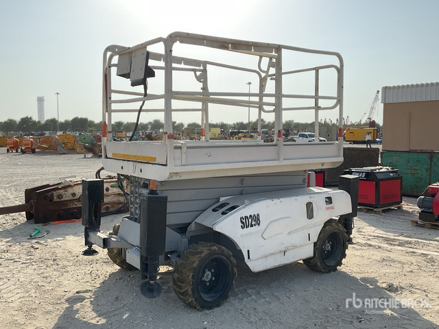 2004 Haulotte Compact 12DX 4x4 Diesel Scissor Lift - Plataforma de tijeras: foto 4 2004 Haulotte Compact 12DX 4x4 Diesel Scissor Lift - Plataforma de tijeras: foto 4